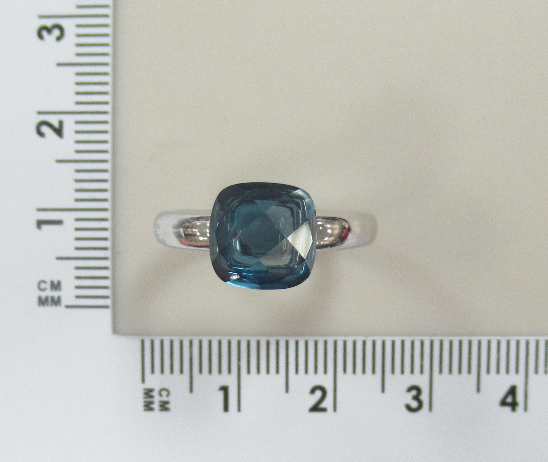 Серебряное кольцо с топазом Лондон